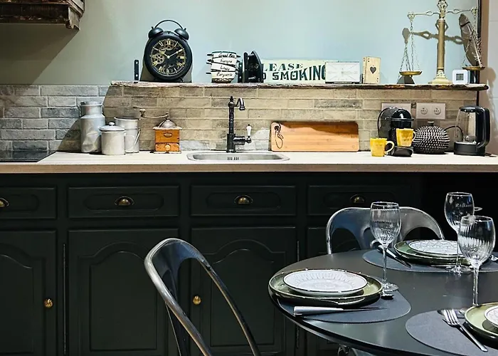 L'atelier De La Clef Des Paons * Люк-сюр-Мер