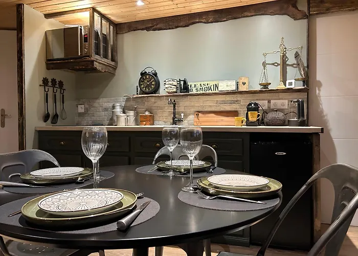 Holiday home L'atelier De La Clef Des Paons *